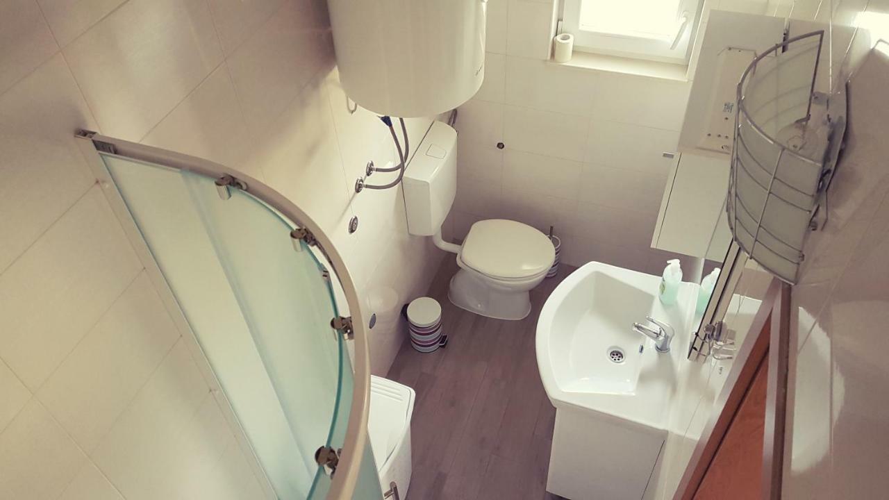 Apartment Vip Pirovac Esterno foto